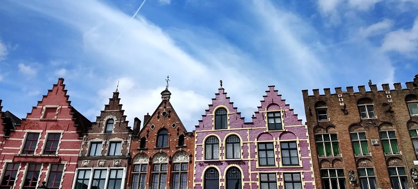 grote markt under a blue sky and sunlight in bruges in belgium 181624 13645 копія